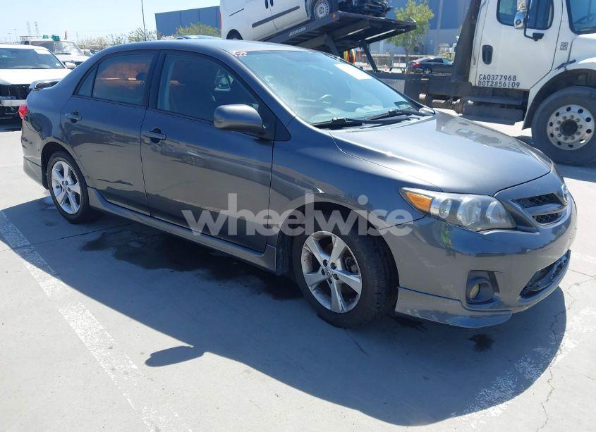 2013 Toyota Corolla S (VIN 2T1BU4EE6DC006700) main photo