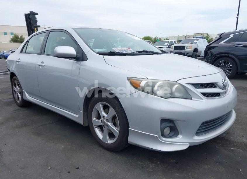 2013 Toyota Corolla S (VIN 2T1BU4EE6DC013467) main photo
