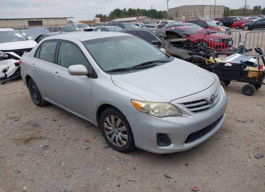 2013 Toyota Corolla LE (VIN 2T1BU4EE6DC021651) main photo