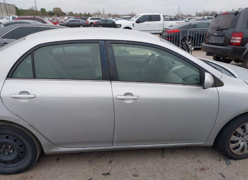 Photo 13 of 2013 Toyota Corolla LE (VIN 2T1BU4EE6DC021651)