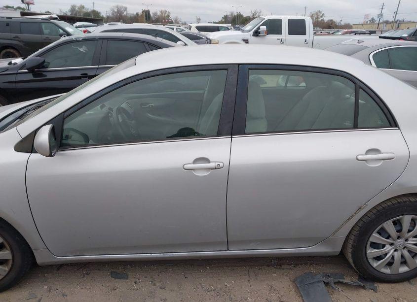 Photo 14 of 2013 Toyota Corolla LE (VIN 2T1BU4EE6DC021651)