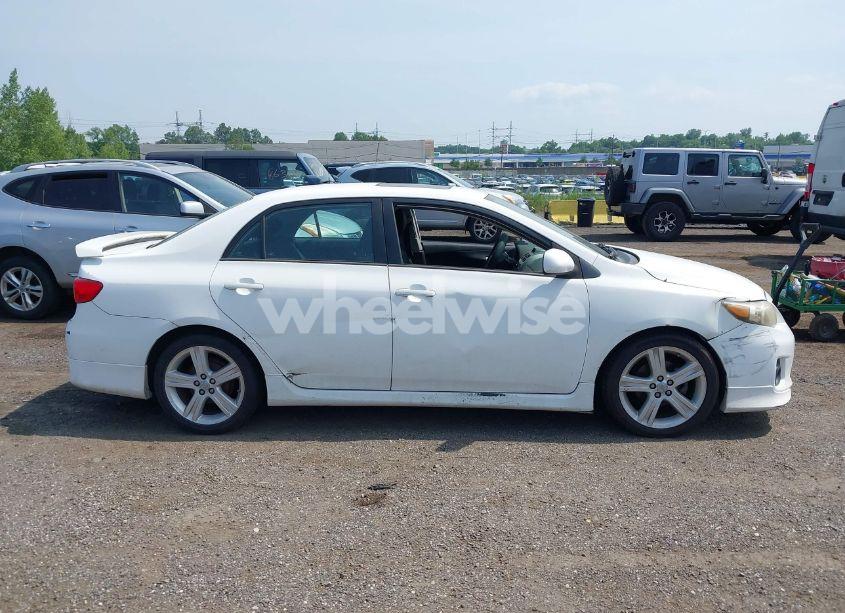 Photo 13 of 2013 Toyota Corolla S (VIN 2T1BU4EE6DC029782)