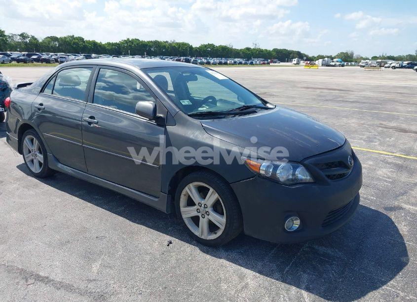 2013 Toyota Corolla S (VIN 2T1BU4EE6DC051104) main photo