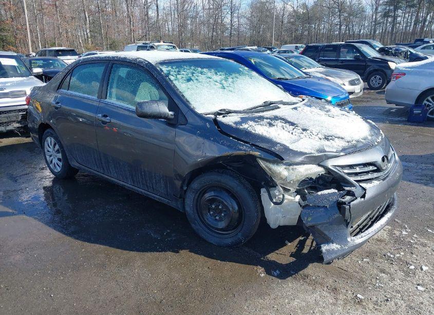 2013 Toyota Corolla LE (VIN 2T1BU4EE6DC052348) main photo