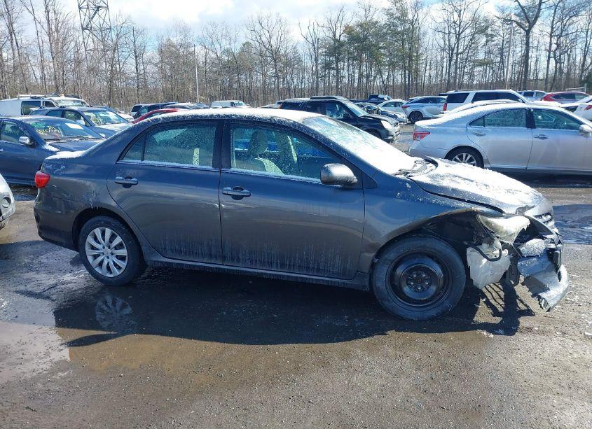 Photo 13 of 2013 Toyota Corolla LE (VIN 2T1BU4EE6DC052348)