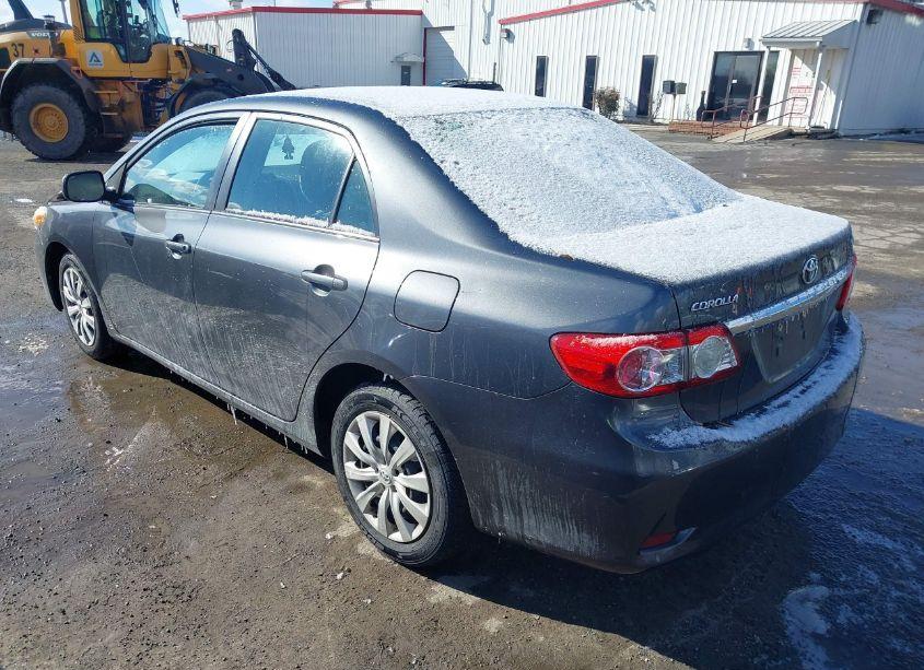 Photo 3 of 2013 Toyota Corolla LE (VIN 2T1BU4EE6DC052348)