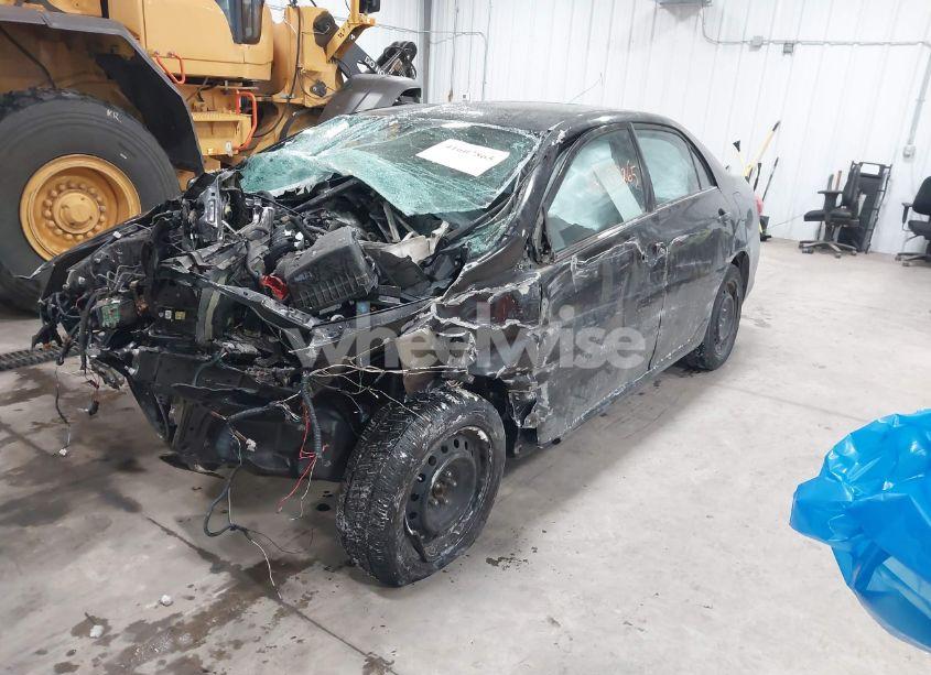 Photo 2 of 2013 Toyota Corolla LE (VIN 2T1BU4EE6DC083647)