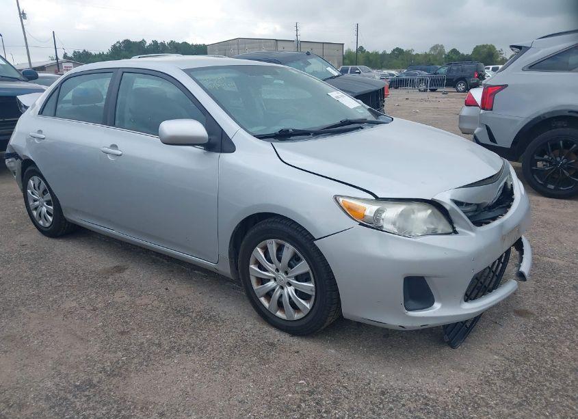 2013 Toyota Corolla LE (VIN 2T1BU4EE6DC088153) main photo