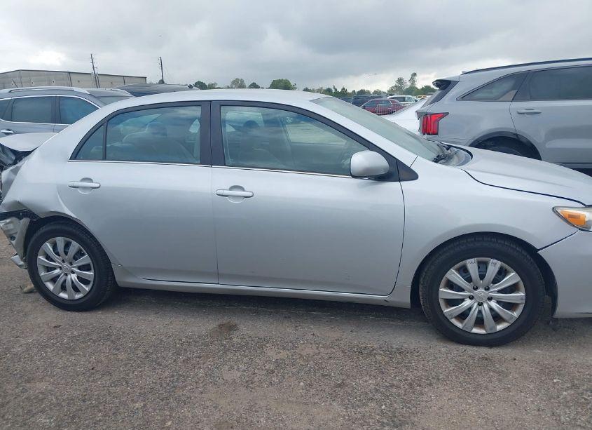 Photo 14 of 2013 Toyota Corolla LE (VIN 2T1BU4EE6DC088153)