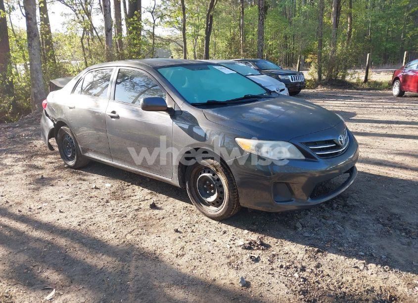 2013 Toyota Corolla LE (VIN 2T1BU4EE6DC089531) main photo