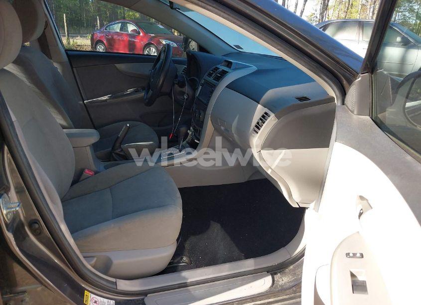 Photo 5 of 2013 Toyota Corolla LE (VIN 2T1BU4EE6DC089531)