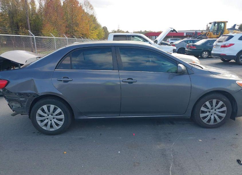 Photo 13 of 2013 Toyota Corolla LE (VIN 2T1BU4EE6DC114749)
