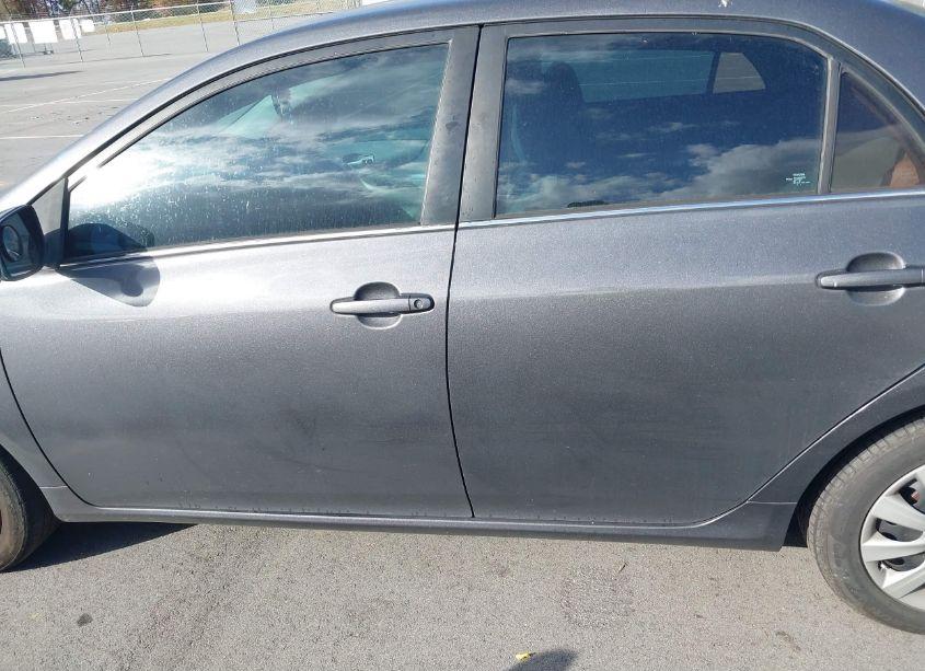 Photo 14 of 2013 Toyota Corolla LE (VIN 2T1BU4EE6DC114749)