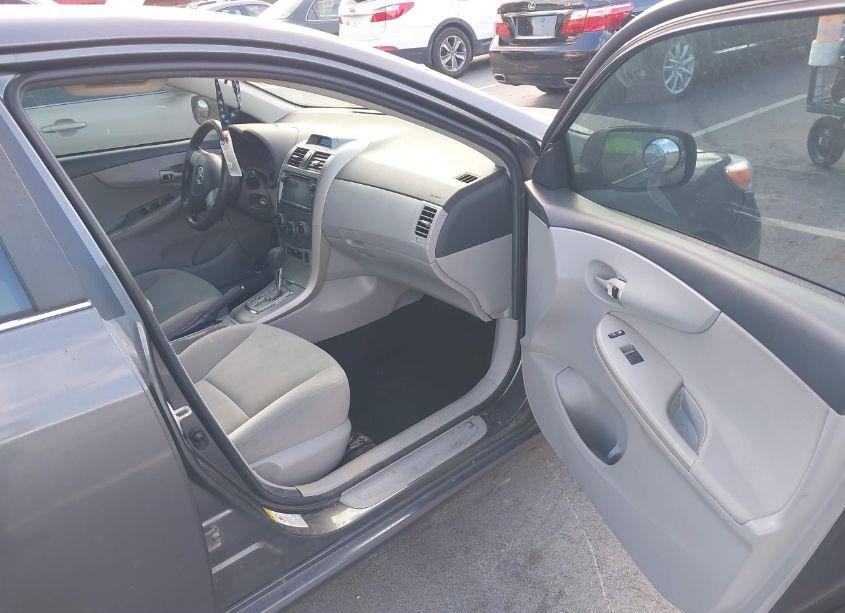 Photo 5 of 2013 Toyota Corolla LE (VIN 2T1BU4EE6DC114749)