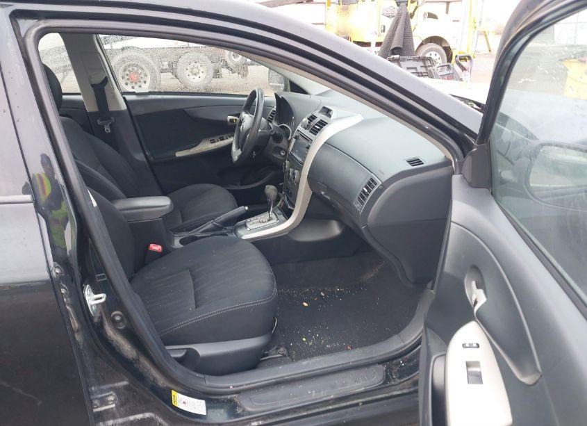 Photo 5 of 2013 Toyota Corolla S (VIN 2T1BU4EE6DC120728)