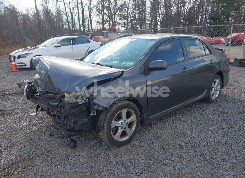 Photo 2 of 2013 Toyota Corolla S (VIN 2T1BU4EE6DC947399)