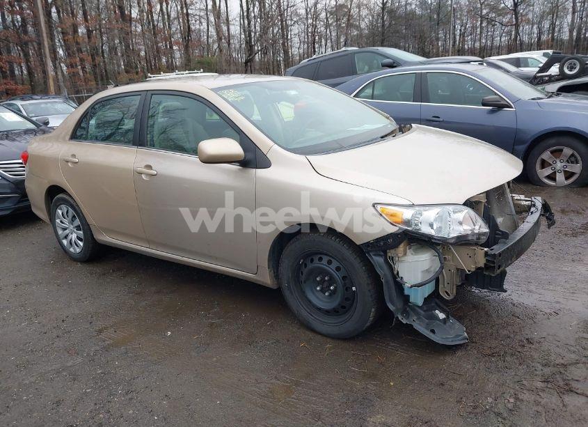 2013 Toyota Corolla LE (VIN 2T1BU4EE6DC950884) main photo