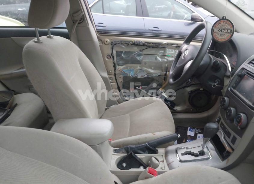 Photo 5 of 2013 Toyota Corolla LE (VIN 2T1BU4EE6DC950884)