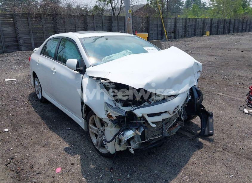 2013 Toyota Corolla S (VIN 2T1BU4EE6DC961996) main photo