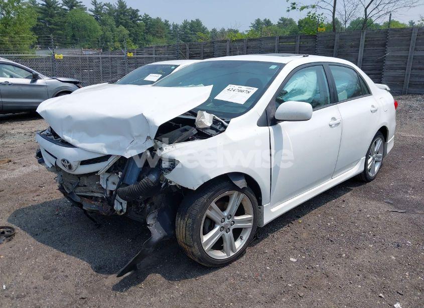 Photo 2 of 2013 Toyota Corolla S (VIN 2T1BU4EE6DC961996)