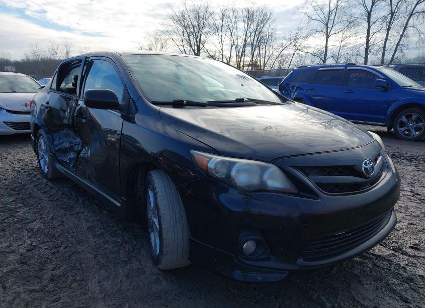 2013 Toyota Corolla S (VIN 2T1BU4EE6DC967250) main photo