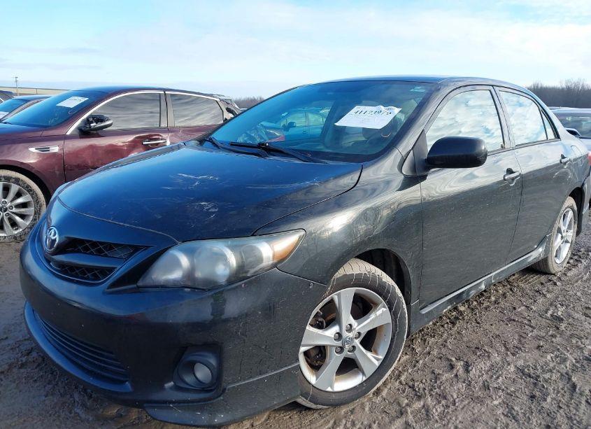 Photo 2 of 2013 Toyota Corolla S (VIN 2T1BU4EE6DC967250)