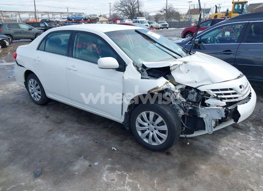 2013 Toyota Corolla LE (VIN 2T1BU4EE6DC971136) main photo