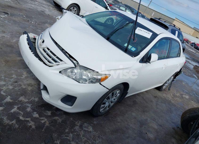 Photo 2 of 2013 Toyota Corolla LE (VIN 2T1BU4EE6DC971136)