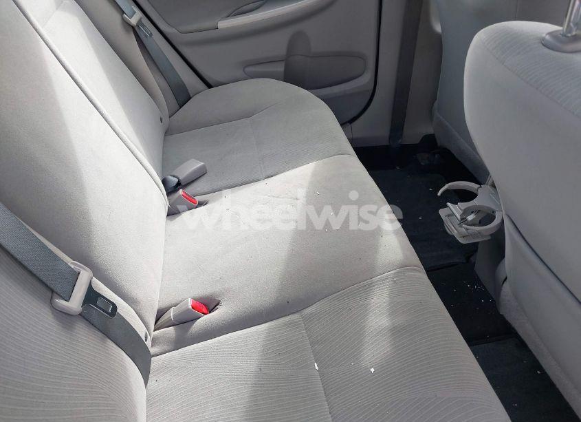 Photo 8 of 2013 Toyota Corolla LE (VIN 2T1BU4EE6DC971136)