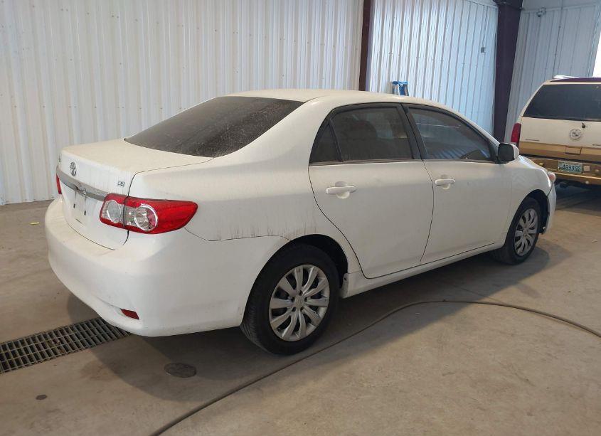 Photo 4 of 2013 Toyota Corolla LE (VIN 2T1BU4EE6DC974263)