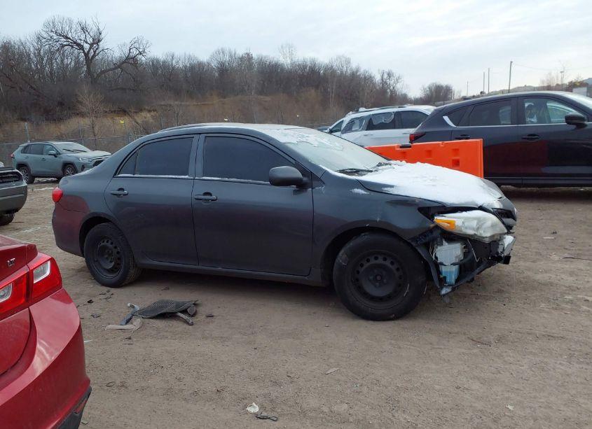 Photo 13 of 2013 Toyota Corolla L (VIN 2T1BU4EE6DC983920)