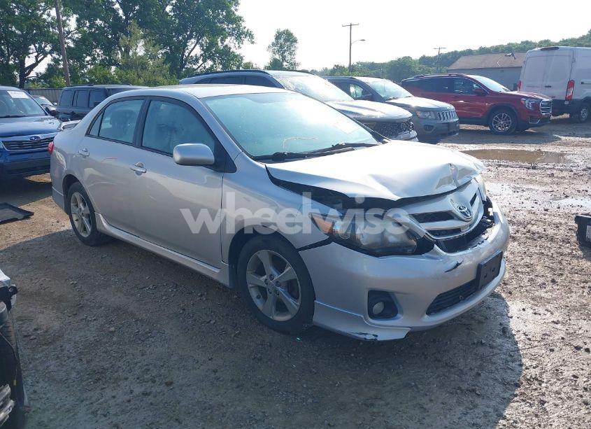 2013 Toyota Corolla S (VIN 2T1BU4EE6DC992455) main photo