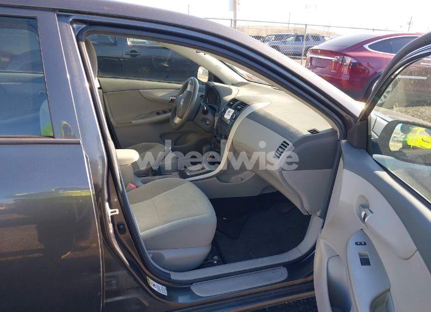 Photo 5 of 2010 Toyota Corolla LE (VIN 2T1BU4EE7AC285392)