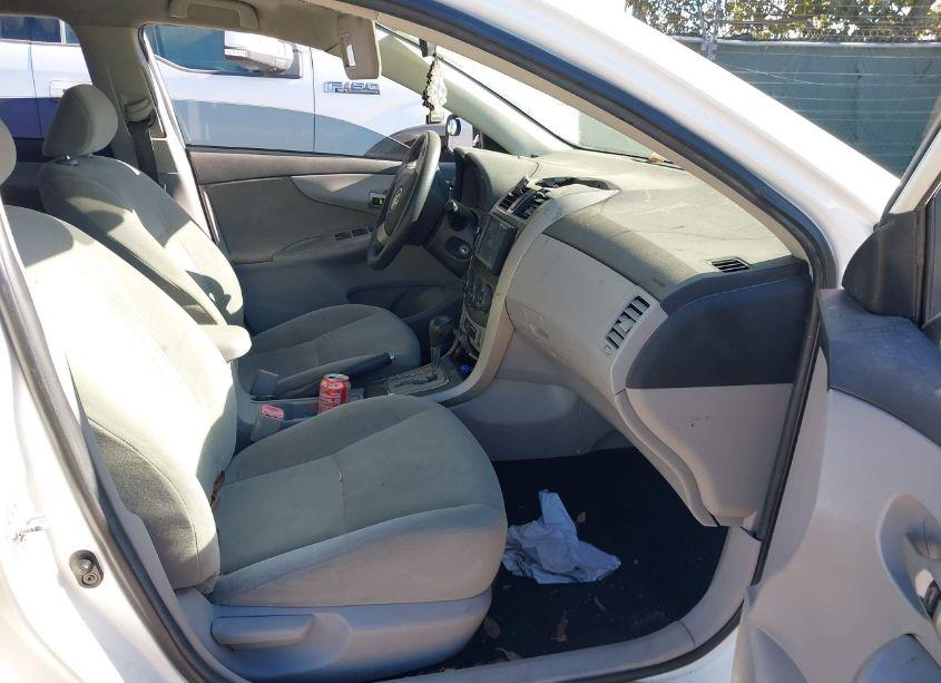 Photo 5 of 2011 Toyota Corolla LE (VIN 2T1BU4EE7BC607370)