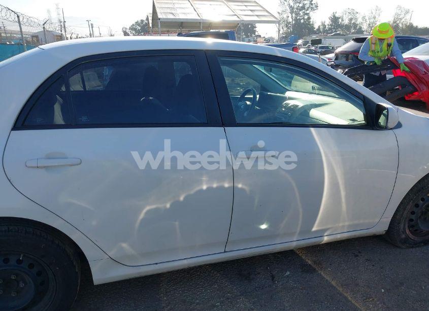 Photo 13 of 2011 Toyota Corolla LE (VIN 2T1BU4EE7BC672168)