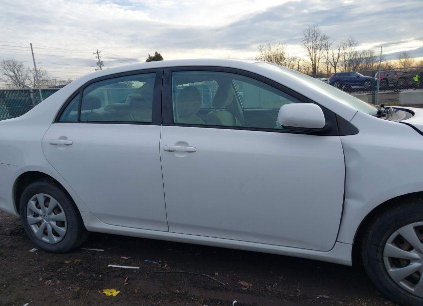 Photo 14 of 2011 Toyota Corolla LE (VIN 2T1BU4EE7BC688113)