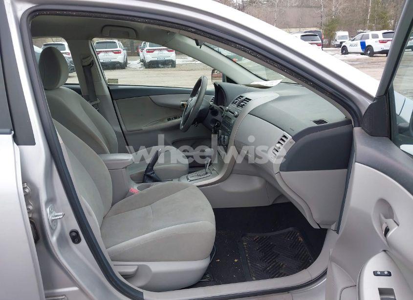 Photo 5 of 2011 Toyota Corolla LE (VIN 2T1BU4EE7BC718713)