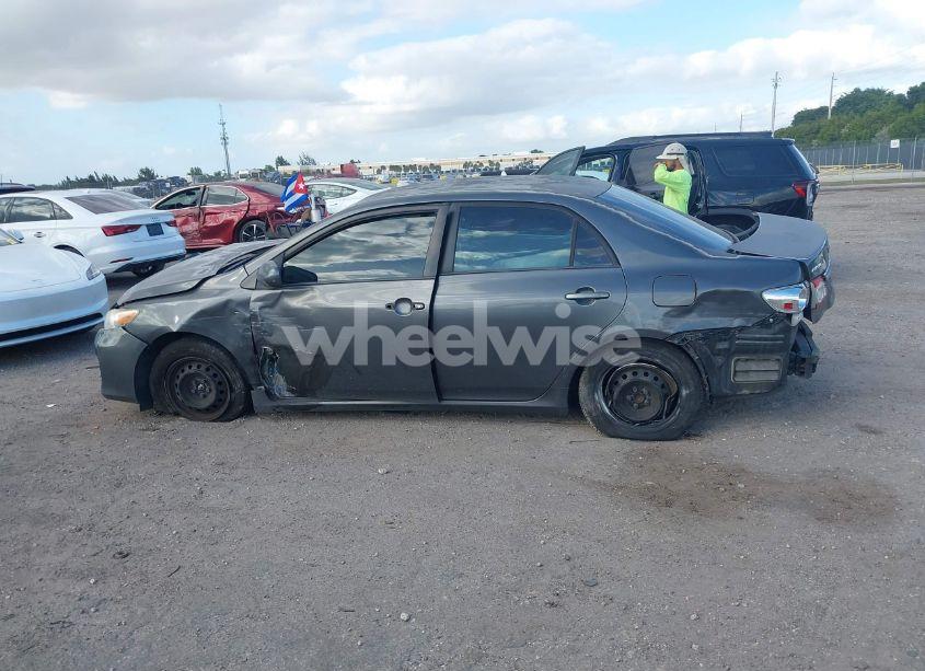 Photo 15 of 2011 Toyota Corolla LE (VIN 2T1BU4EE7BC727847)