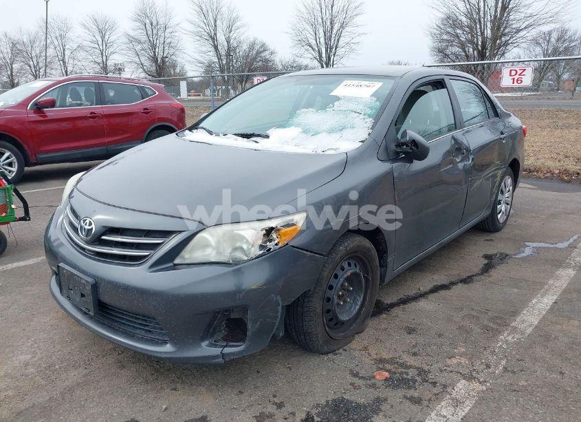 Photo 2 of 2013 Toyota Corolla LE (VIN 2T1BU4EE7DC026597)