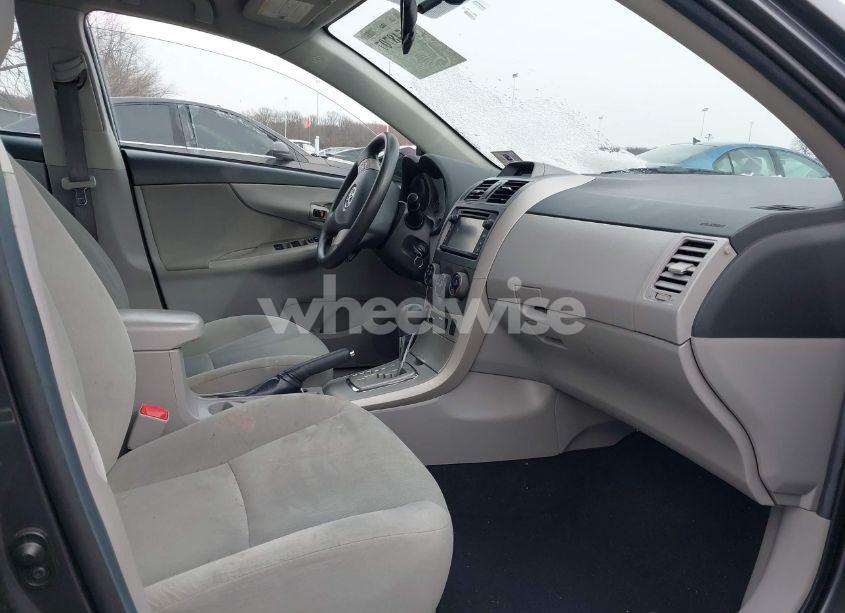 Photo 5 of 2013 Toyota Corolla LE (VIN 2T1BU4EE7DC026597)