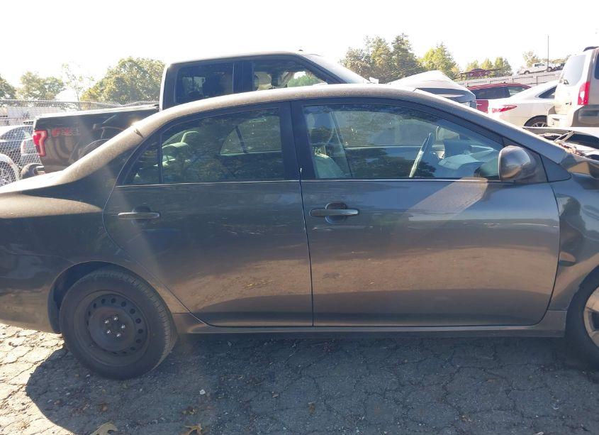 Photo 13 of 2013 Toyota Corolla LE (VIN 2T1BU4EE7DC109012)