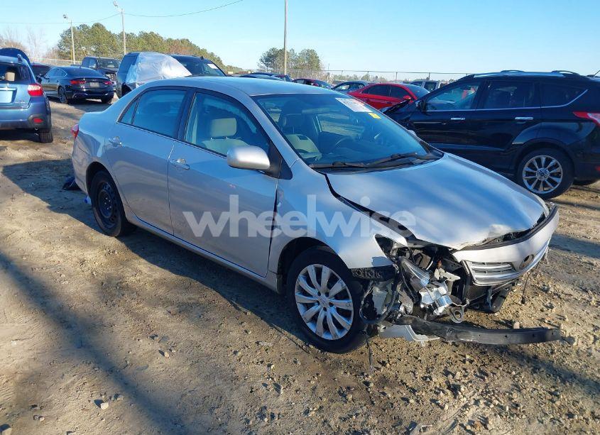 2013 Toyota Corolla LE (VIN 2T1BU4EE7DC113402) main photo