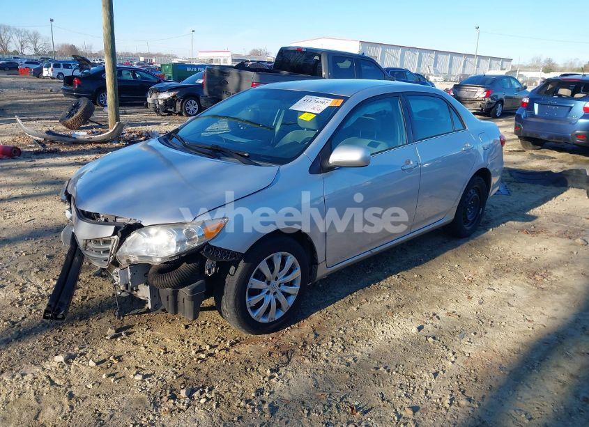 Photo 2 of 2013 Toyota Corolla LE (VIN 2T1BU4EE7DC113402)