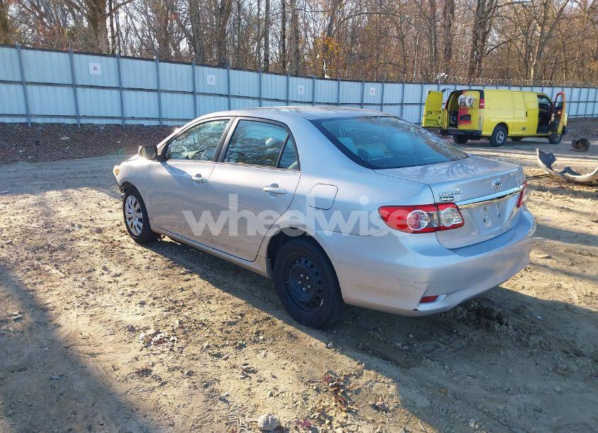 Photo 3 of 2013 Toyota Corolla LE (VIN 2T1BU4EE7DC113402)