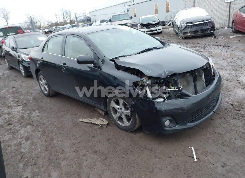 2013 Toyota Corolla LE (VIN 2T1BU4EE7DC124237) main photo