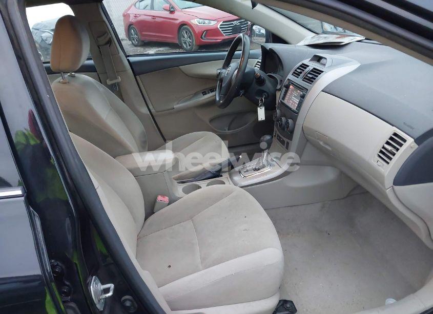 Photo 5 of 2013 Toyota Corolla LE (VIN 2T1BU4EE7DC124237)