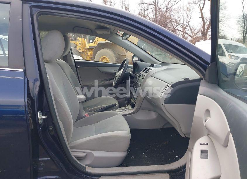 Photo 5 of 2013 Toyota Corolla LE (VIN 2T1BU4EE7DC924214)