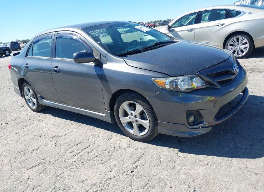 2013 Toyota Corolla S (VIN 2T1BU4EE7DC934435) main photo