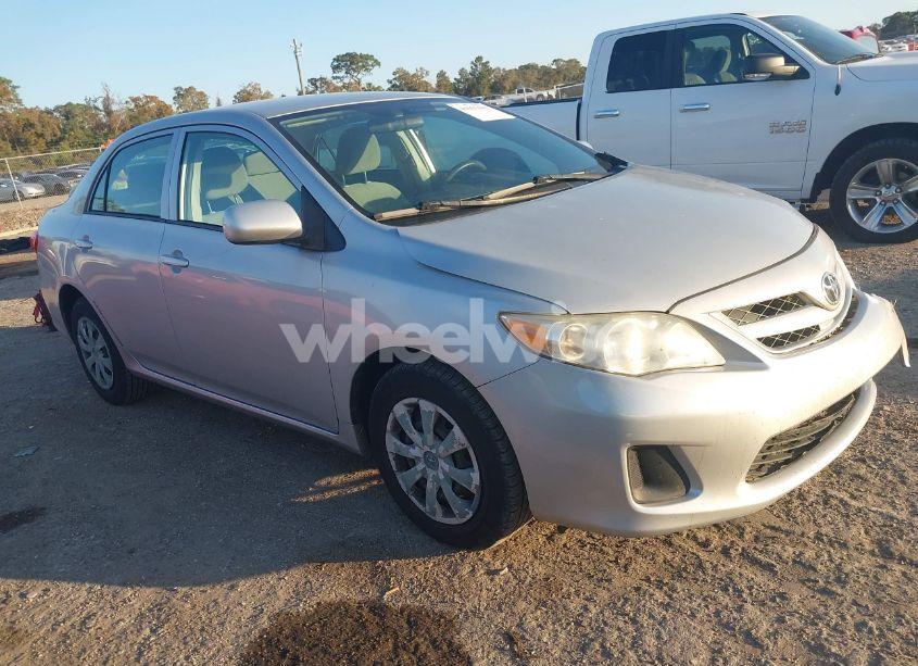 2013 Toyota Corolla L (VIN 2T1BU4EE7DC946052) main photo