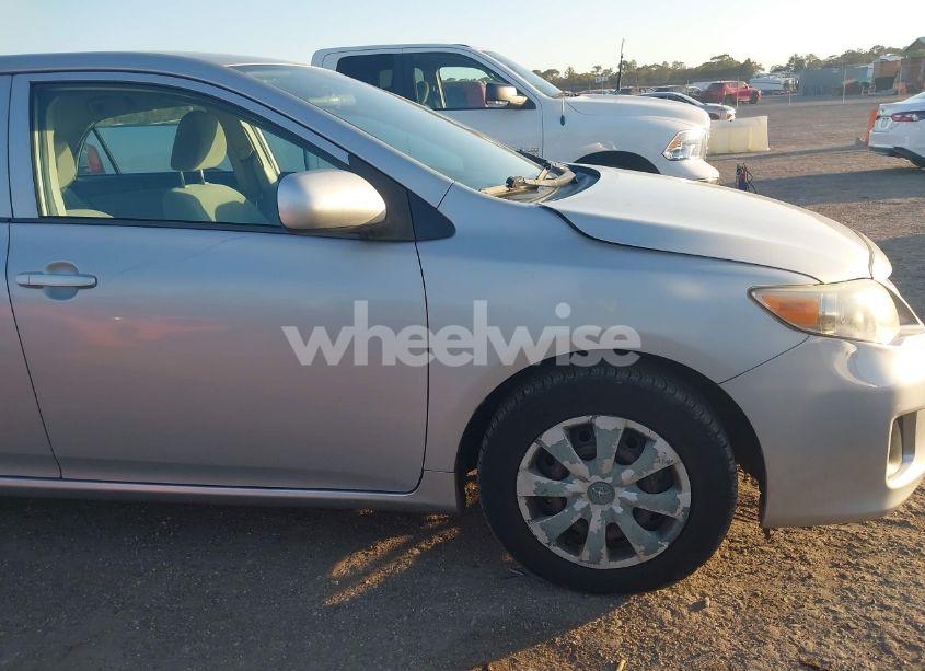 Photo 13 of 2013 Toyota Corolla L (VIN 2T1BU4EE7DC946052)